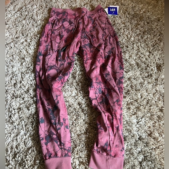 NWT Joy Lab crushed berry women’s jogger sweatpants - Picture 2 of 4